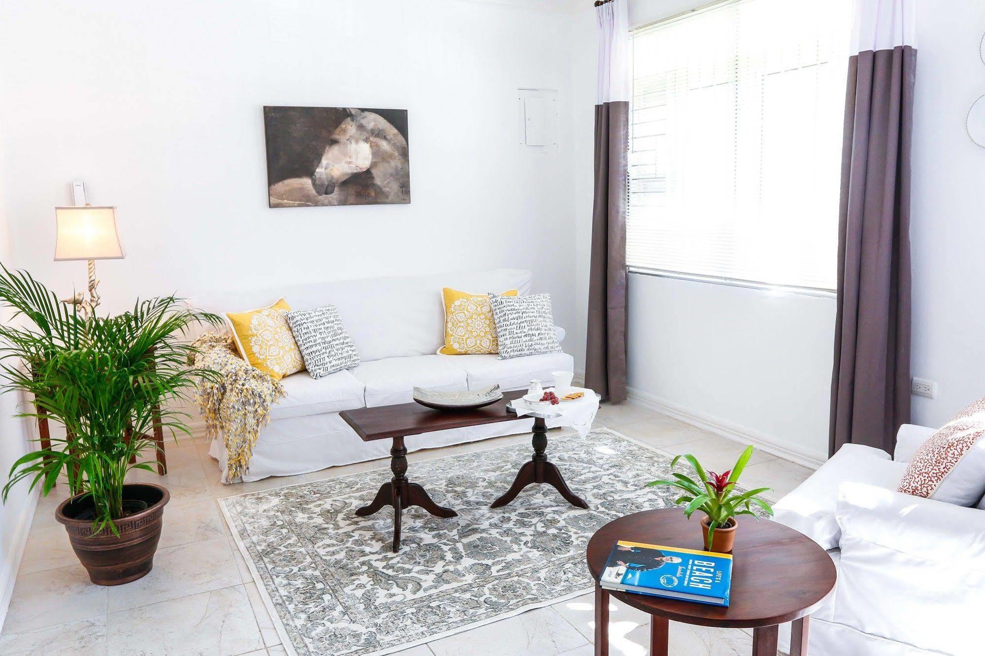Cattleya'S New Kingston Guest Apartment Exterior photo