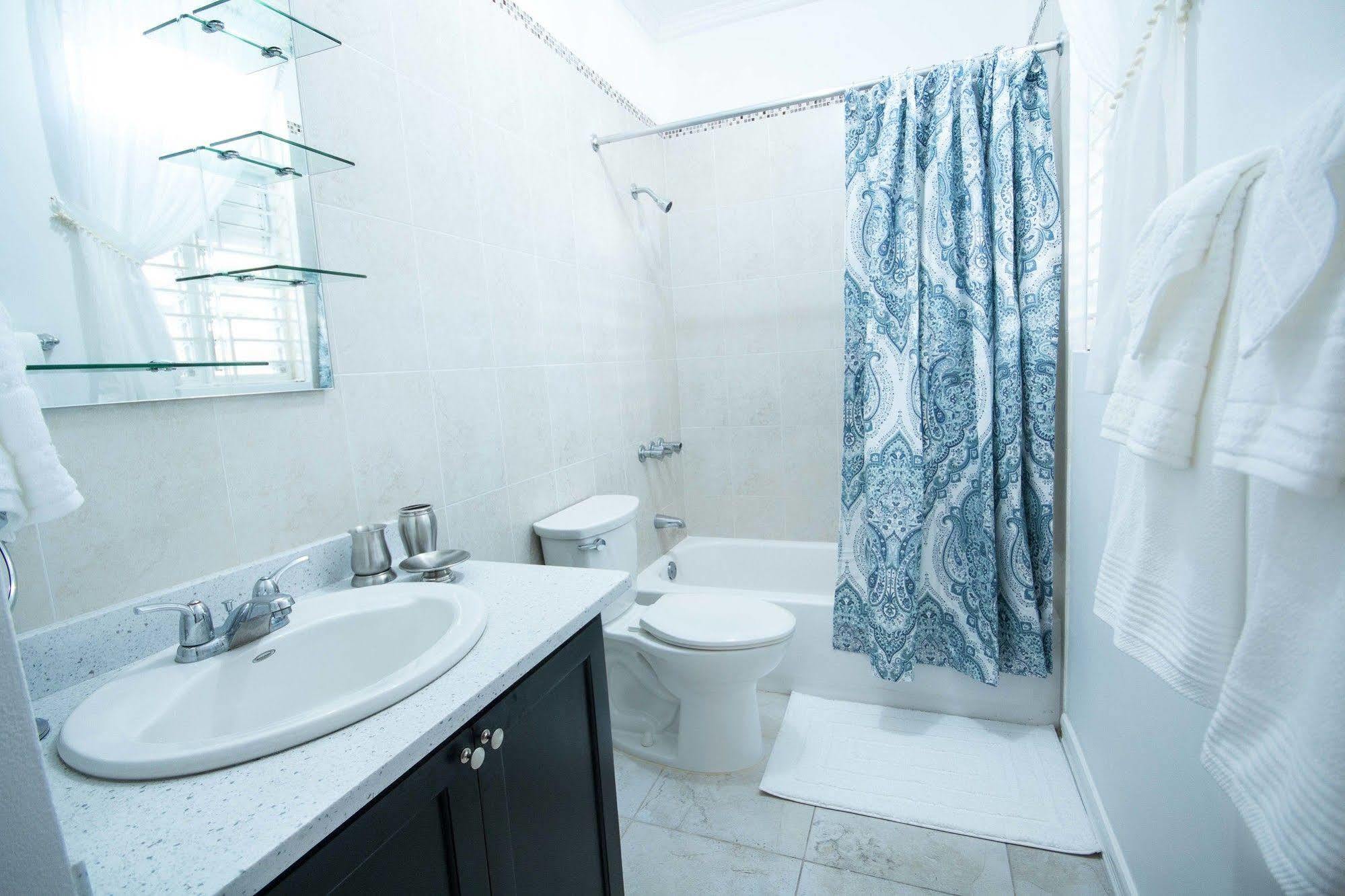 Cattleya'S New Kingston Guest Apartment Exterior photo